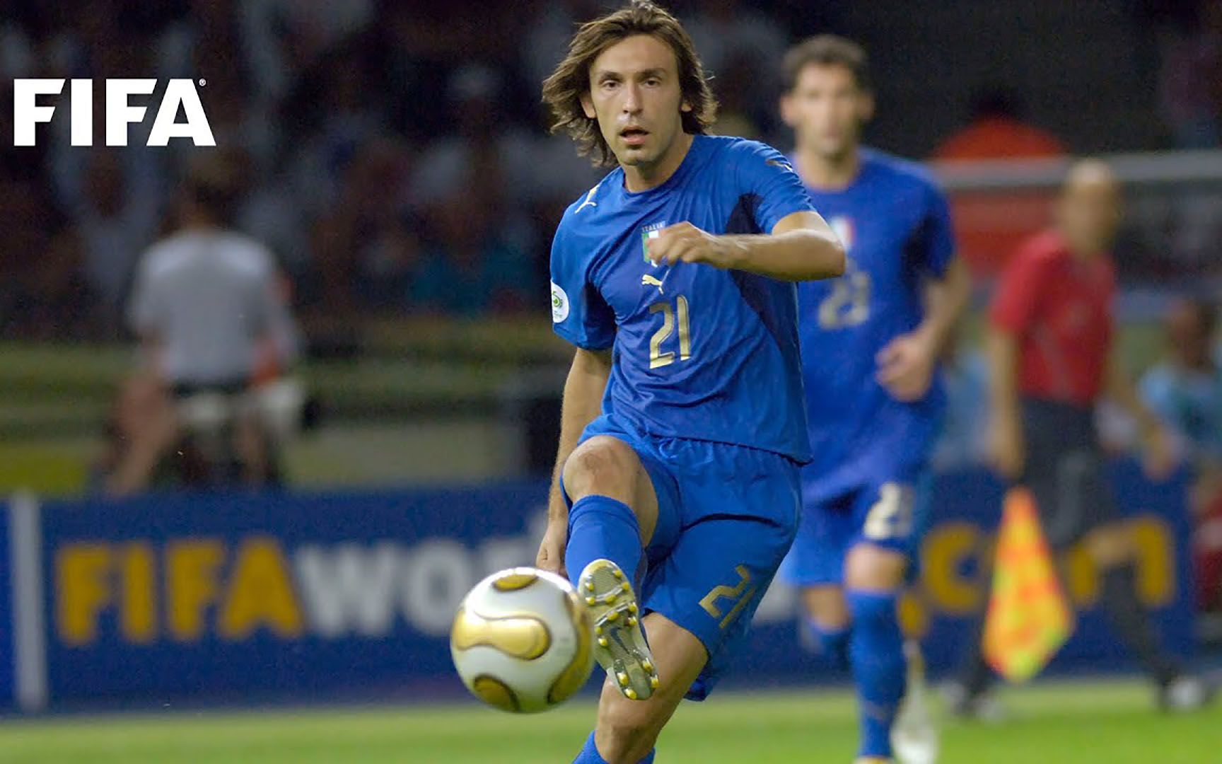 中场控制：控球者凭借精准传球取得优势